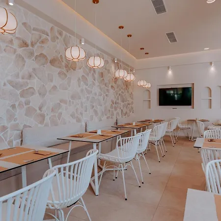 Lägenhetshotell Margarenia 4*