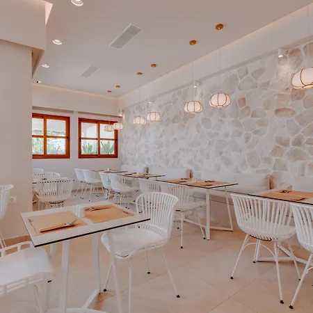 Margarenia Apartahotel